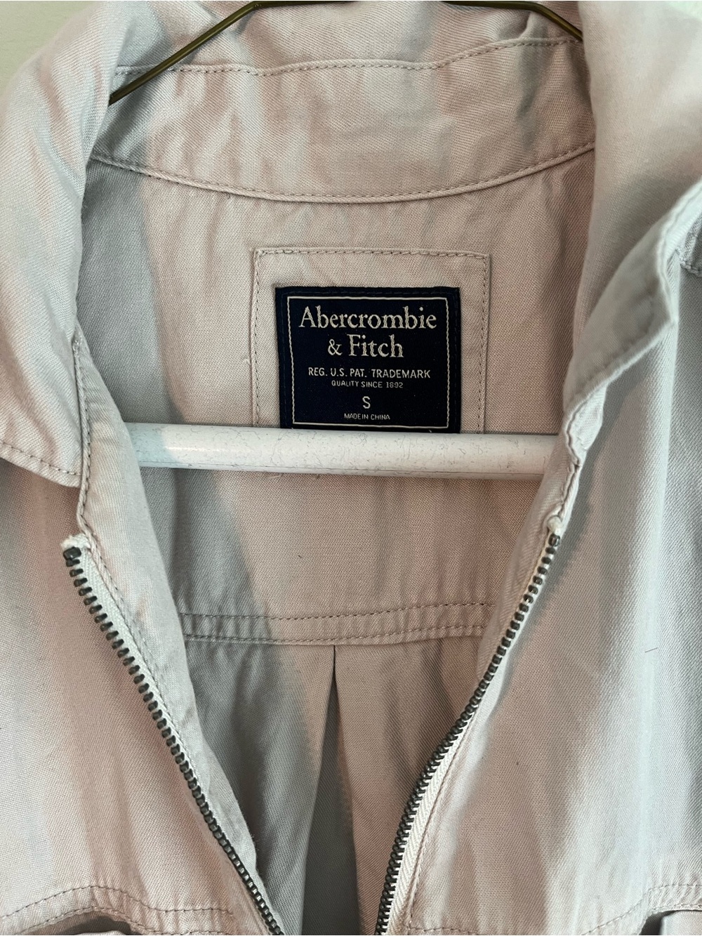 Abercrombie & Fitch Sleeveless Zip-Front Utility Jumpsuit in Light Beige - Picture 5 of 10